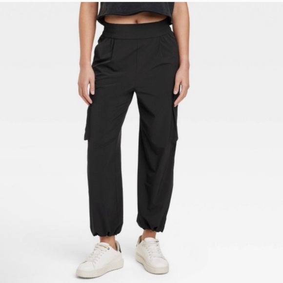 Joy Lab • Cinch Hem Woven Cargo Pants in Black - Picture 1 of 8